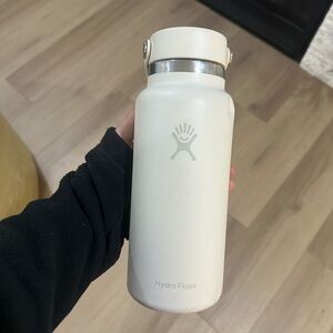 Hydro Flask Classic Cream Bottle